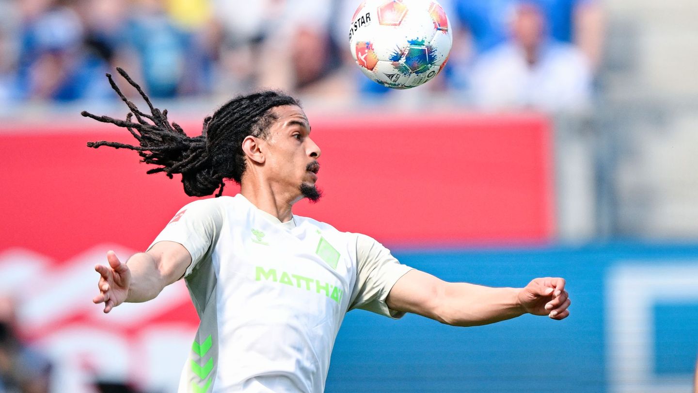 Isaac Schmidt wird Werder nach dieser Saison wieder verlassen. (Archivbild) Foto: Uwe Anspach/dpa