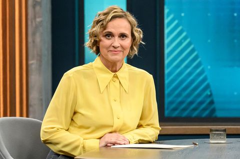 Caren Miosga lächelt in die Kamera