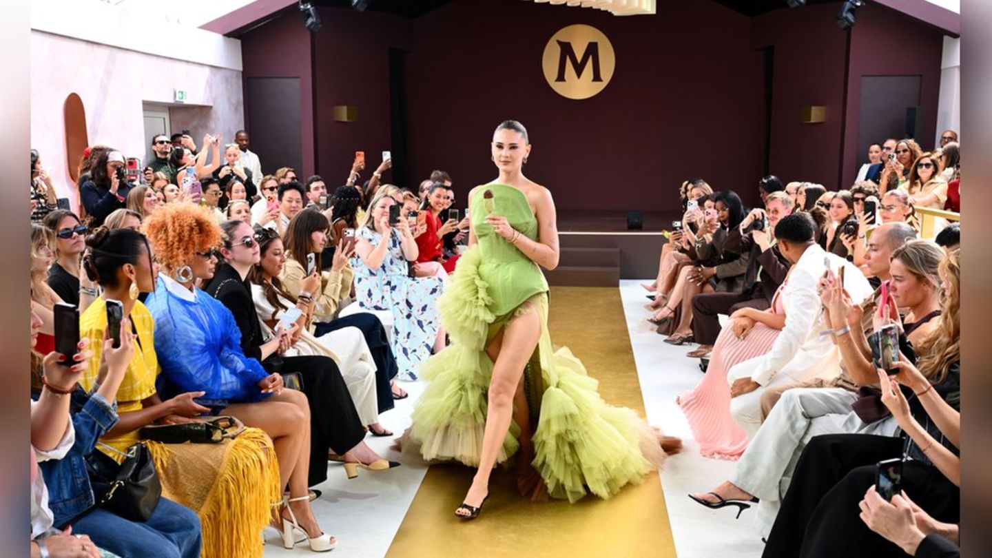 Stefanie Giesinger bei der "House of Magnum"-Fashionshow in Cannes.