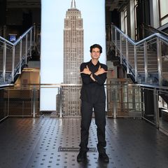 Kennedy-Enkel Jack Schlossberg posiert vor dem Empire State Buliding
