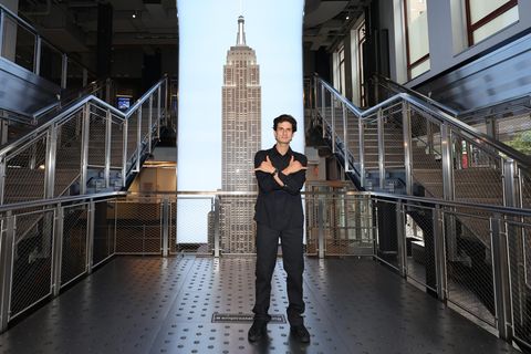 Kennedy-Enkel Jack Schlossberg posiert vor dem Empire State Buliding