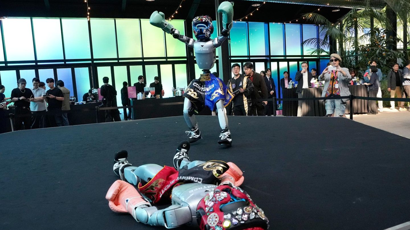 Seoul, Südkorea: So weit ist es schon, dass sich Roboter einen Boxkampf inklusive K.o.-Schlag liefern. Stattgefunden hat die Show im Rahmen zur Eröffnung des Galaxy Robot Park. Man mag sich gar nicht vorstellen, was da noch für Roboter rumlaufen. Und was die alles schon können.