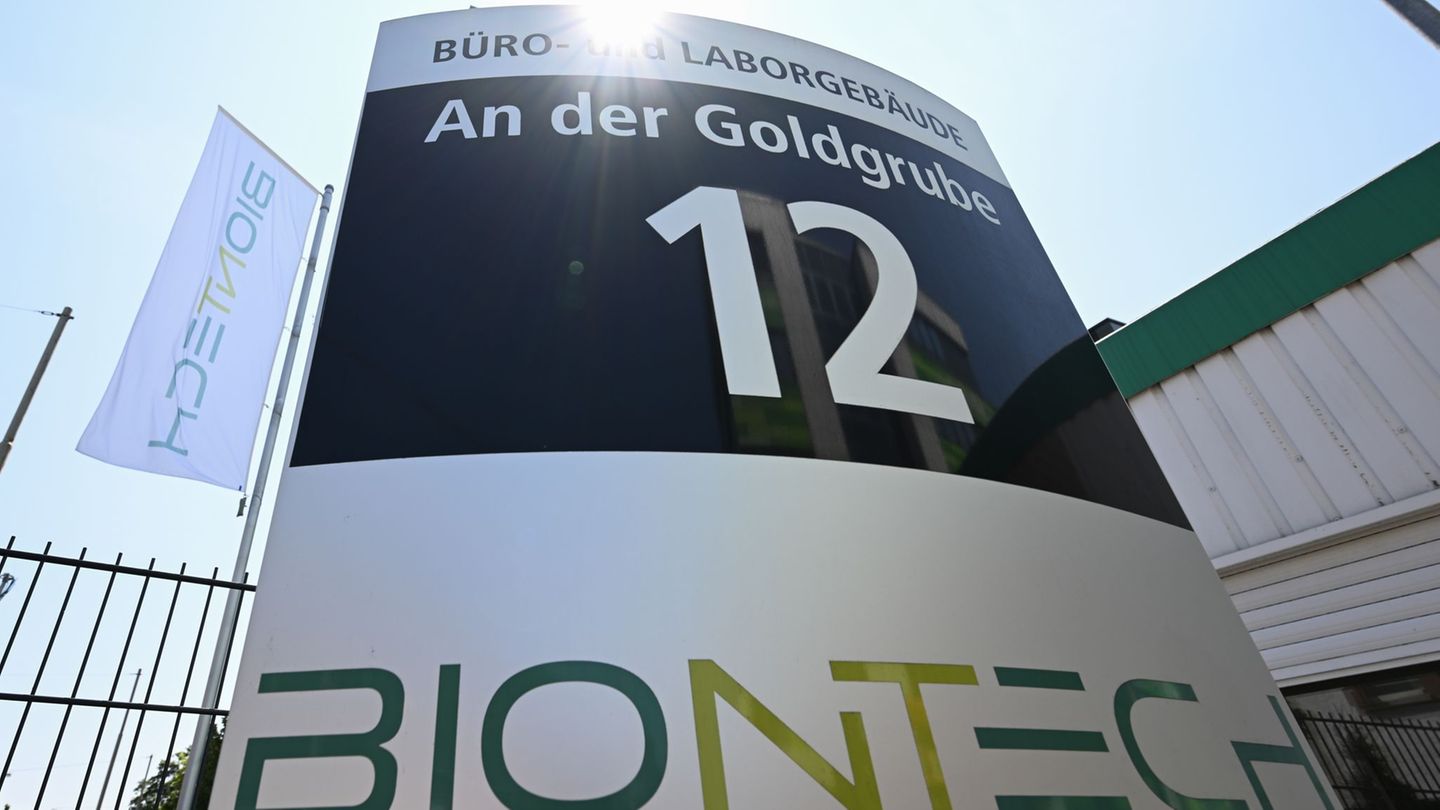 Biontech konzentriert sich auf die Forschung und Entwicklung von Medikamenten gegen Krebs. (Archivbild) Foto: Arne Dedert/dpa