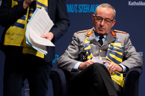Der Generalinspekteur der Bundeswehr war zu Gast auf dem Katholikentag in Würzburg. Foto: Sven Hoppe/dpa