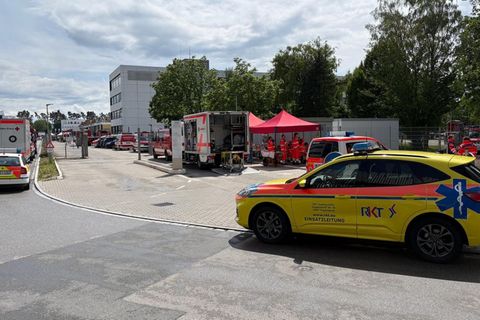 Laut Feuerwehr waren zwischenzeitlich etwa 100 Rettungskräfte im Einsatz. Foto: Sanitätseinsatzleitung/Nürnberger Hilfsorganisat