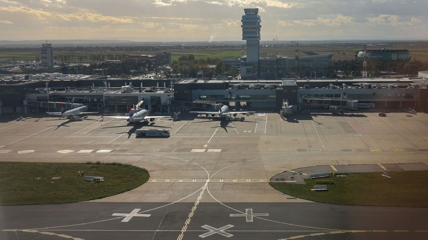 Der Nikola Tesla-Flughafen in Belgrad. Eine Maschine der Air Cairo musste auf dem Flug nach München dort ungeplant landen. (Arch
