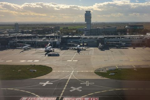 Der Nikola Tesla-Flughafen in Belgrad. Eine Maschine der Air Cairo musste auf dem Flug nach München dort ungeplant landen. (Arch