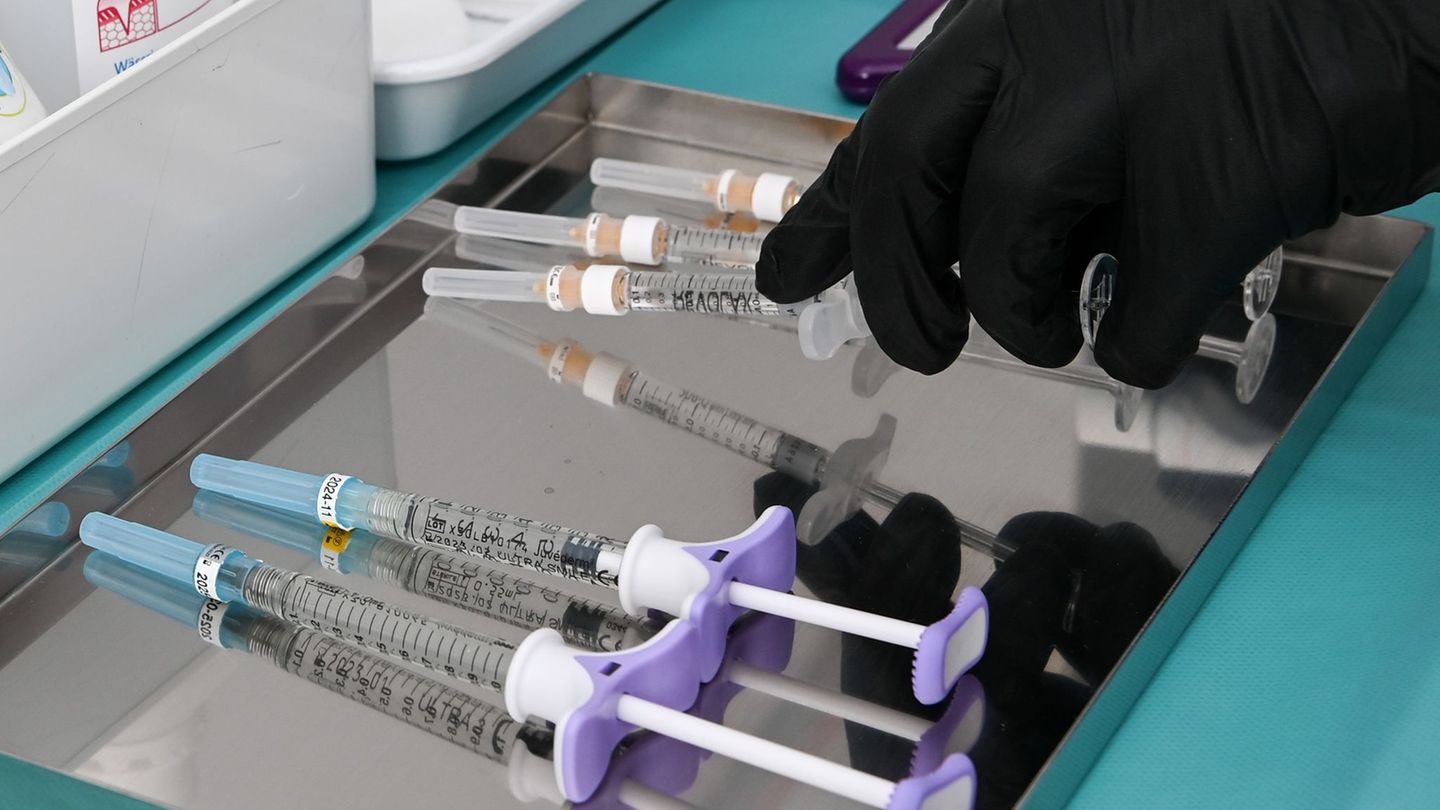 Die Landesärztekammer ist überzeugt: Eine Botox-Spritze gehört nur in die Hand von Medizinern. (Archivbild) Foto: Jens Kalaene/d