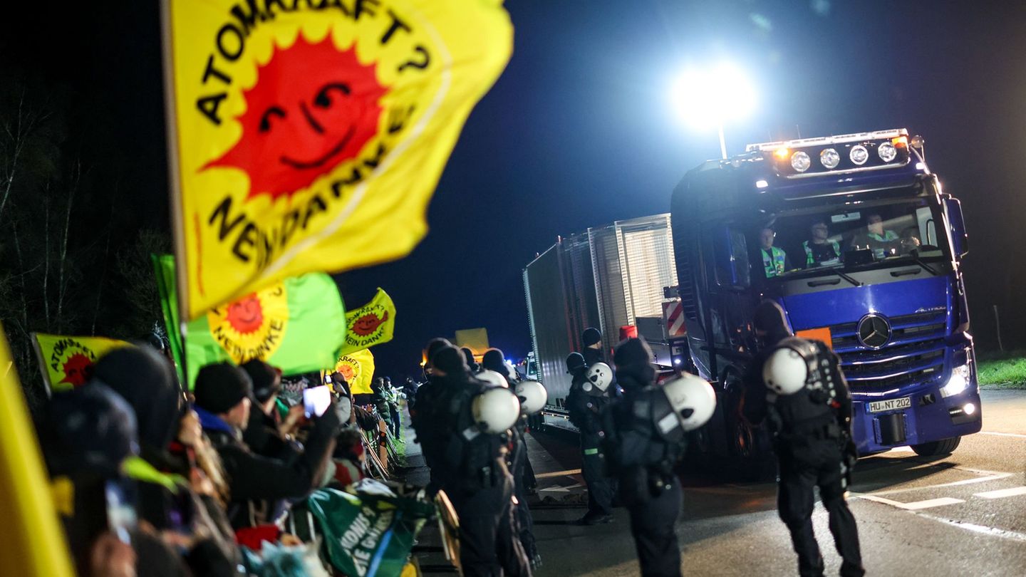 Jeder einzelne Castor-Transport bedeutet für die Polizei einen Großeinsatz. (Archivbild) Foto: Christoph Reichwein/dpa