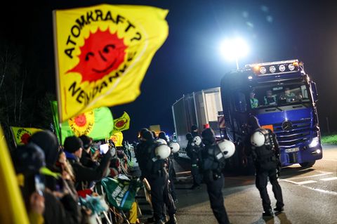 Jeder einzelne Castor-Transport bedeutet für die Polizei einen Großeinsatz. (Archivbild) Foto: Christoph Reichwein/dpa