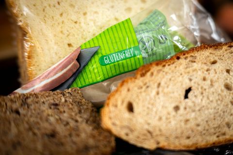 Oft sind Produkte als "glutenfrei" etikettiert. (Symbolbild) Foto: Sina Schuldt/dpa
