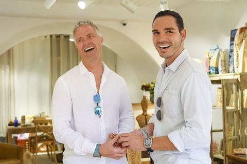 Ralf Schumacher (links) und Étienne Bousquet-Cassagne machten 2024 ihre Beziehung öffentlich.