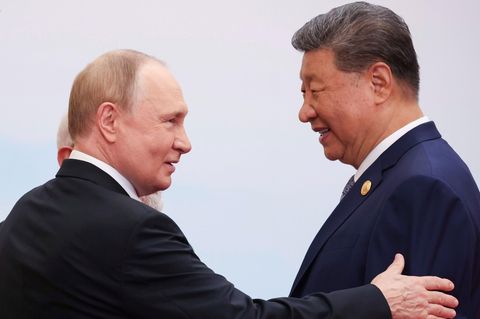 Putin spricht mit dem chinesischen Präsidenten Xi Jinping