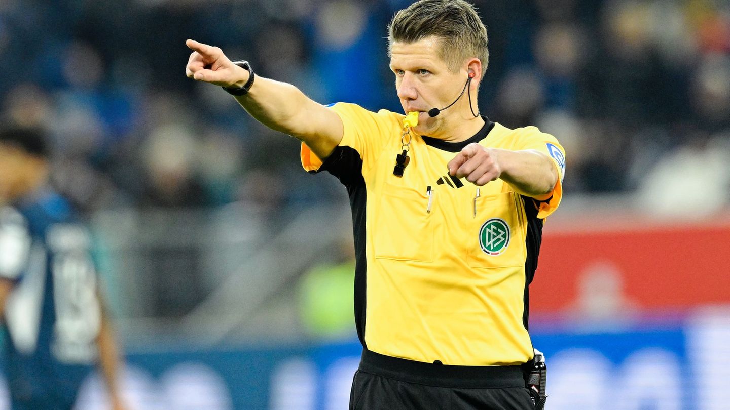 Schiedsrichter Patrick Ittrich berichtet vor seinem Karriereende vom Umgang mit einigen Stars. (Archivbild) Foto: Uwe Anspach/dp