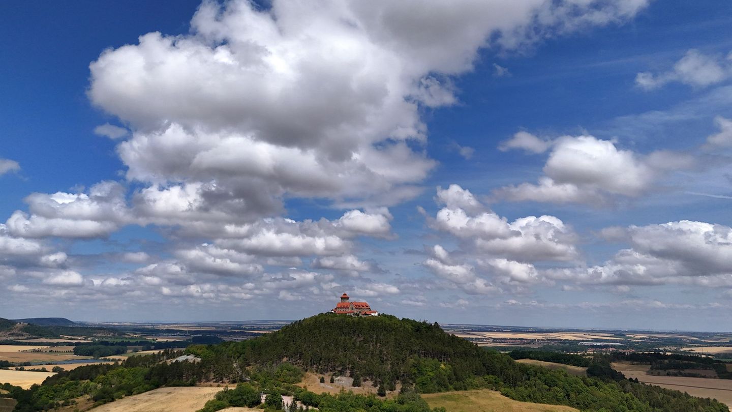 Trotz vieler Wolken lädt das Wetter am Wochenende zu einem Ausflug ein. Der Deutsche Wetterdienst rechnet damit, dass es weitgeh
