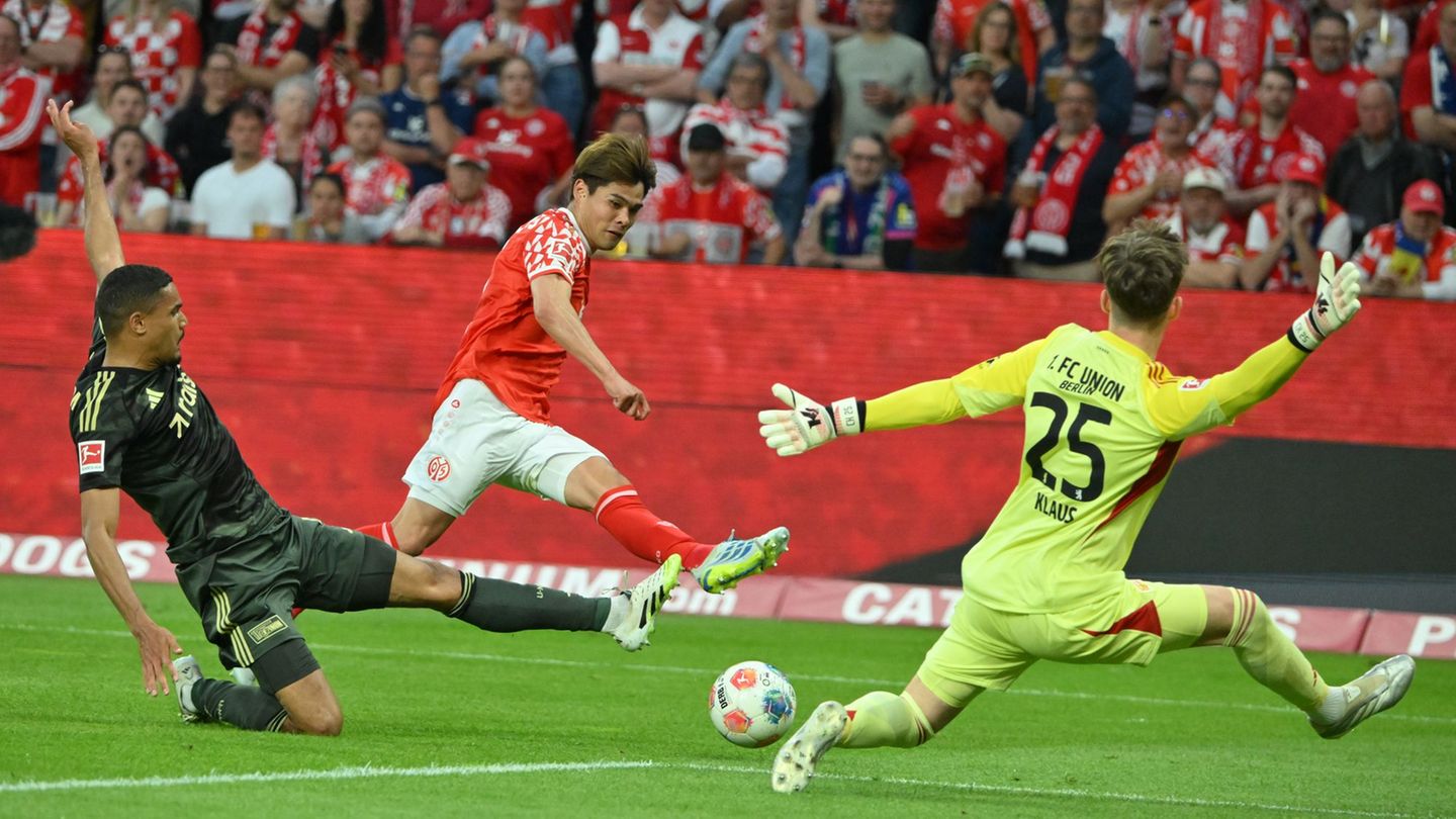 Union-Torhüter Carl Klaus konnte in Mainz seinen ersten Bundesliga-Sieg feiern. (Archivbild) Foto: Torsten Silz/dpa