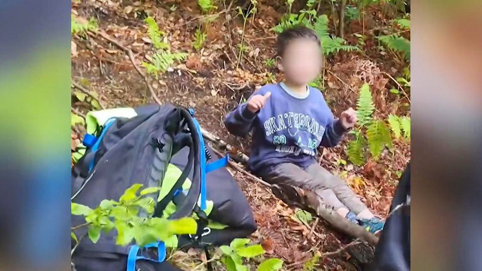 Kleiner Junge überlebt drei Tage allein im Bären-Wald
