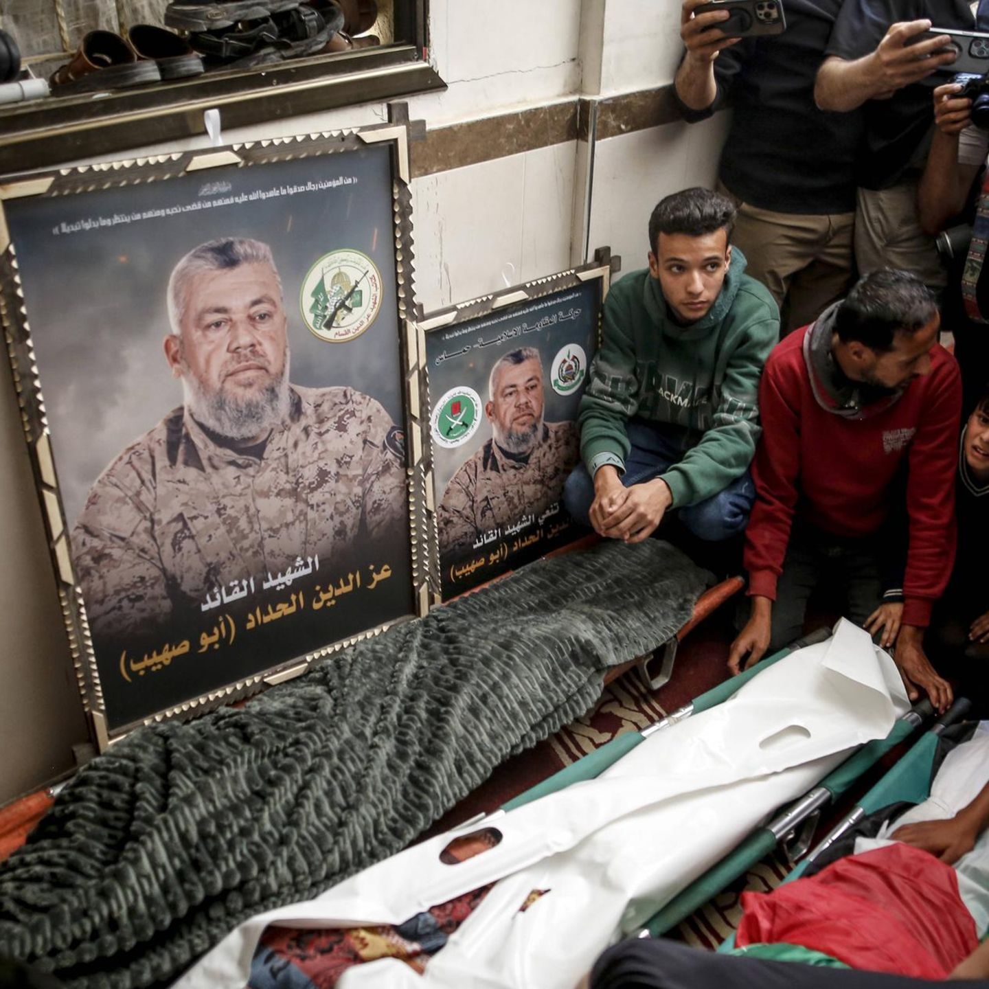 Zur Beerdigung des Hamas-Terroristen Essedin al-Haddad versammelten sich zahlreiche Palästinenser in Gaza-City
