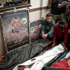 Zur Beerdigung des Hamas-Terroristen Essedin al-Haddad versammelten sich zahlreiche Palästinenser in Gaza-City