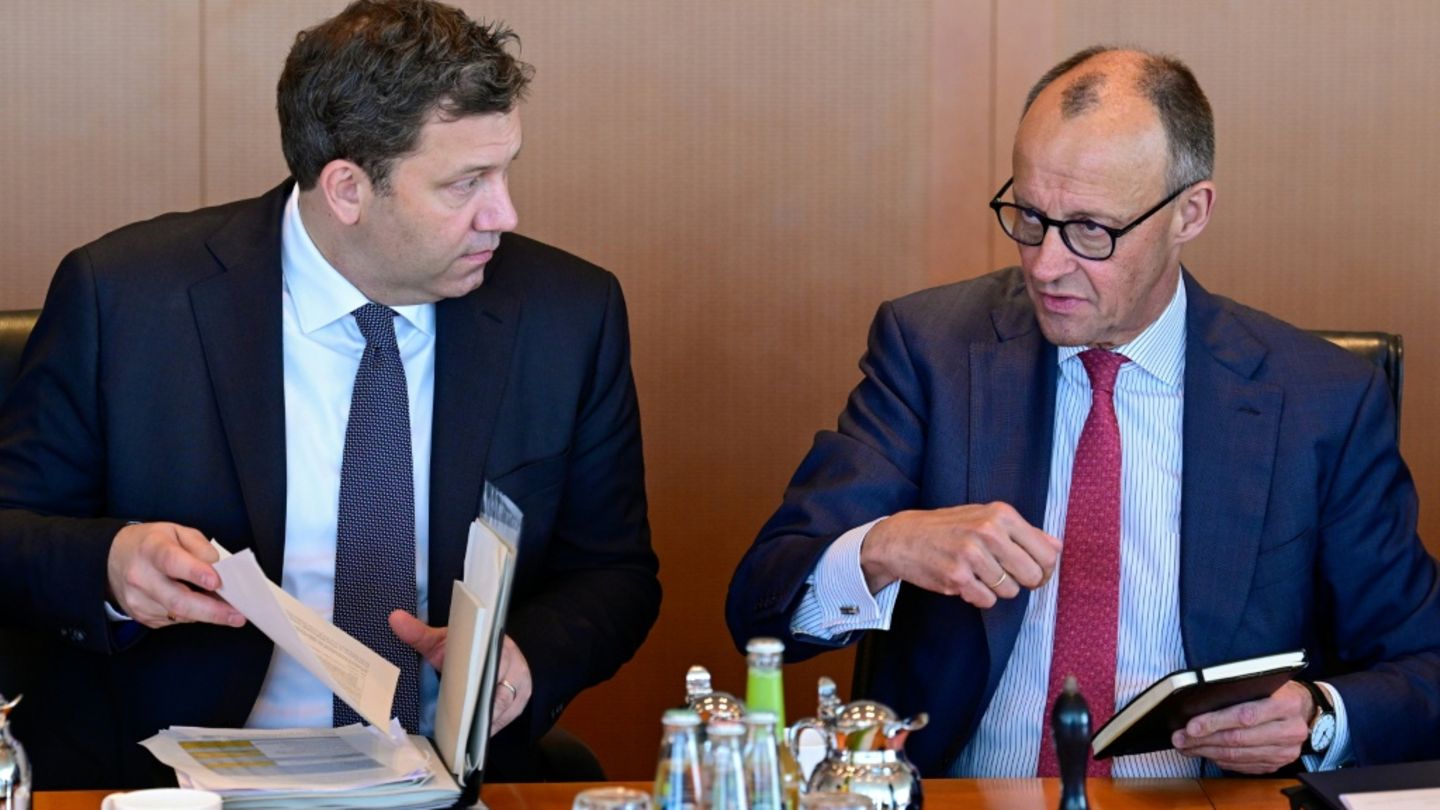 Kanzler Merz (r.) und Vizekanzler Klingbeil