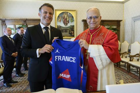 Papst Leo XIV. mit Frankreichs Präsident Macron