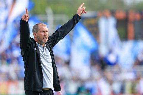 Trainer Jochen Seitz führte Lok Leipzig erneut zur Meisterschaft in der Regionalliga Nordost. (Archivbild) Foto: Jan Woitas/dpa