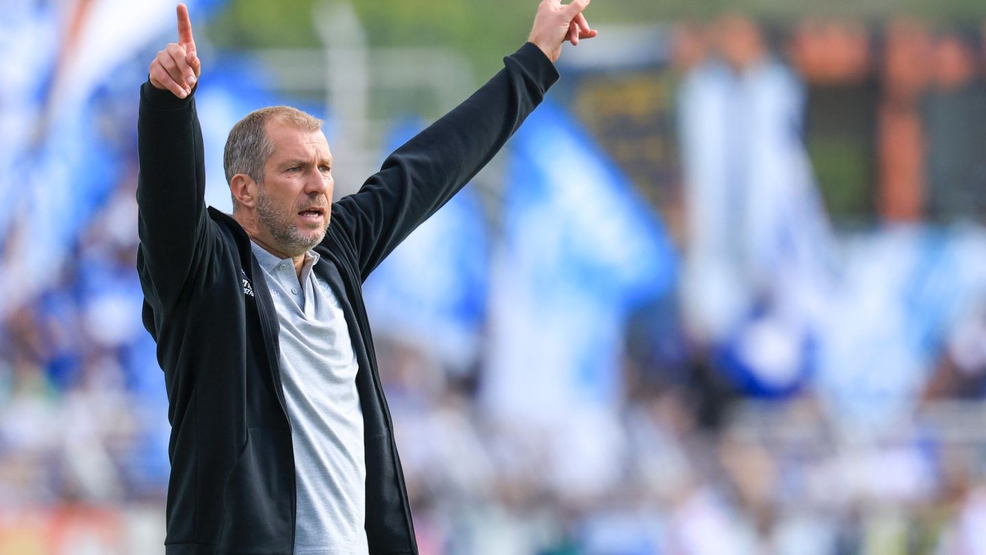 Trainer Jochen Seitz führte Lok Leipzig erneut zur Meisterschaft in der Regionalliga Nordost. (Archivbild) Foto: Jan Woitas/dpa