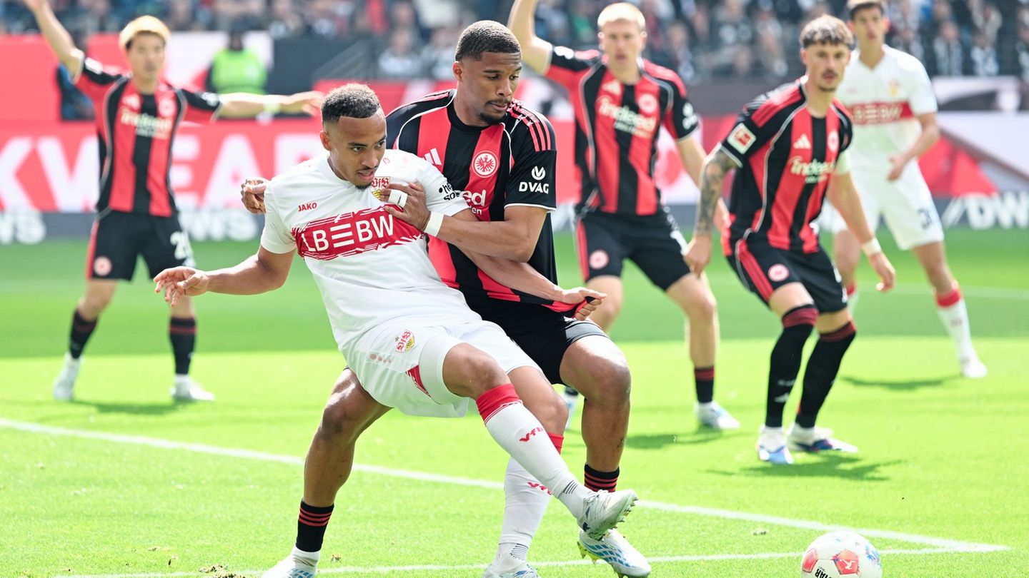 Der VfB Stuttgart um Jamie Leweling (l) sicherte den Champions-League-Platz bei Eintracht Frankfurt ab. Foto: Uwe Anspach/dpa
