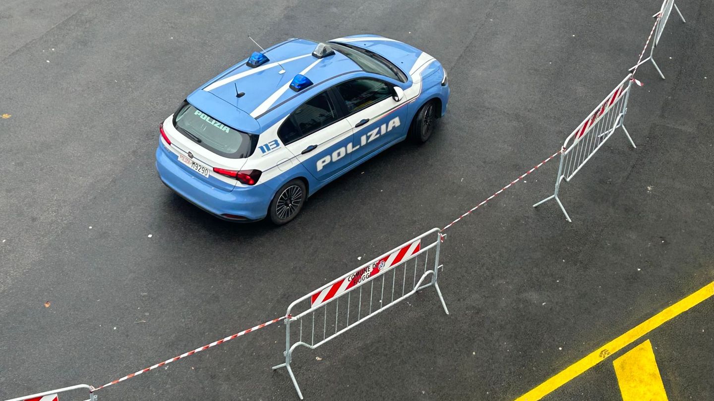 Im norditalienischen Modena fuhr ein Auto in eine Menschenmenge. Foto: Christoph Sator/dpa