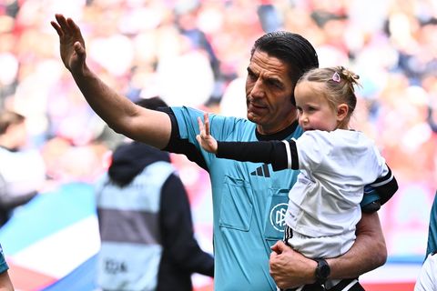 Für Aytekin war das Spiel in München sein letzter Einsatz als Schiedsrichter. Foto: Tom Weller/dpa
