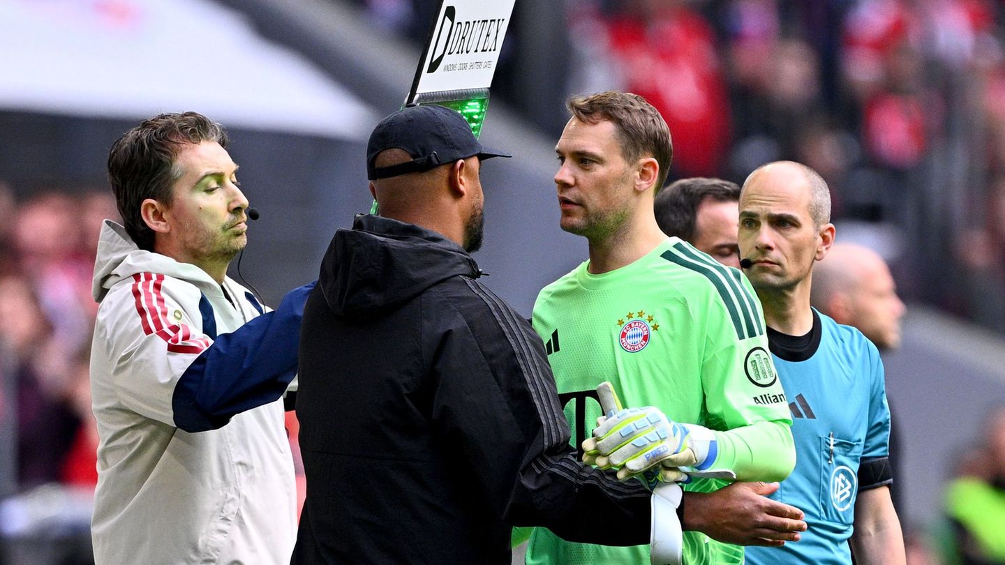 Manuel Neuer (grünes Trikot) wird im letzten Bundesliga-Spiel dieser Saison ausgewechselt. Foto: Tom Weller/dpa