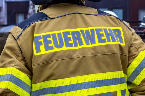 Die Feuerwehr konnte mutmaßlich der Bewohnerin das Leben retten. (Symbolbild) Foto: Jens Büttner/dpa
