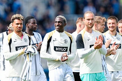 Die Profis der SV Elversberg können sich für eine starke Saison mit dem Bundesliga-Aufstieg belohnen. (Archivbild) Foto: Uwe Ans