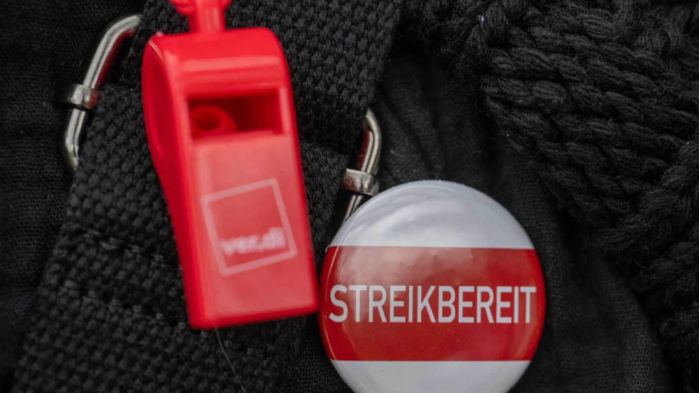 Beschäftigten der Unikliniken wollen in einen Warnstreik treten. (Symbolbild) Foto: Stefan Puchner/dpa