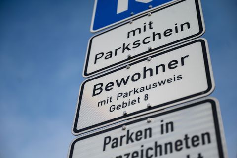 Viele Kommunen in Baden-Württemberg haben die Gebühren für Anwohnerparken erhöht - oder wollen diese erhöhen. (Symbolbild) Foto: