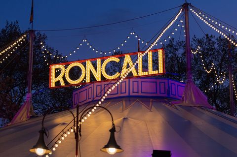 Seine Welturaufführung hatte der Circus Roncalli 18. Mai 1976 in Bonn. Foto: Rolf Vennenbernd/dpa