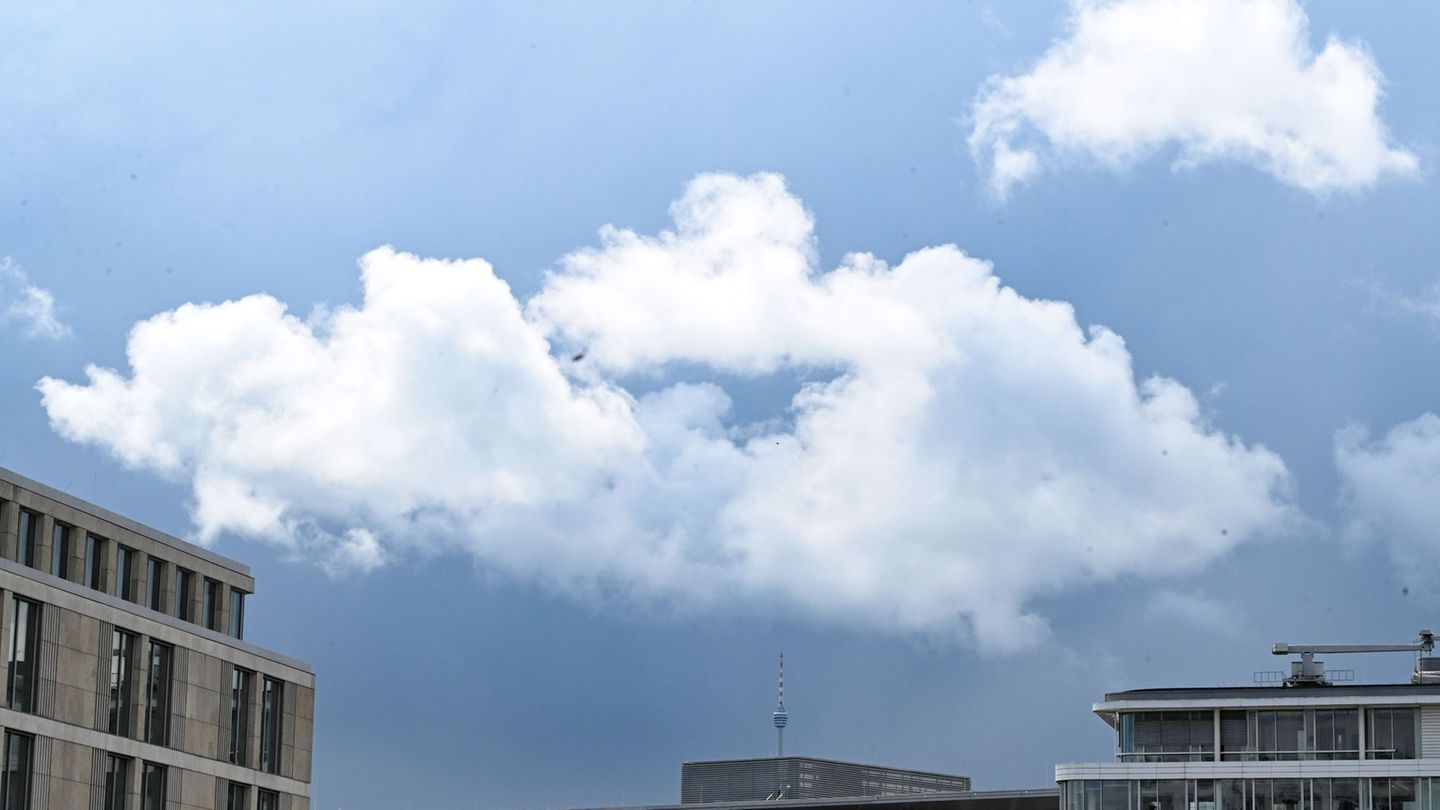 Mal Sonne, mal Regen am Sonntag. Foto: Bernd Weißbrod/dpa