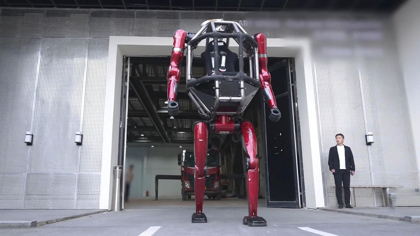 „Mechasuit GD01“: XXL-Roboter schlägt Wand ein – wofür man solche Maschinen bald einsetzen könnte