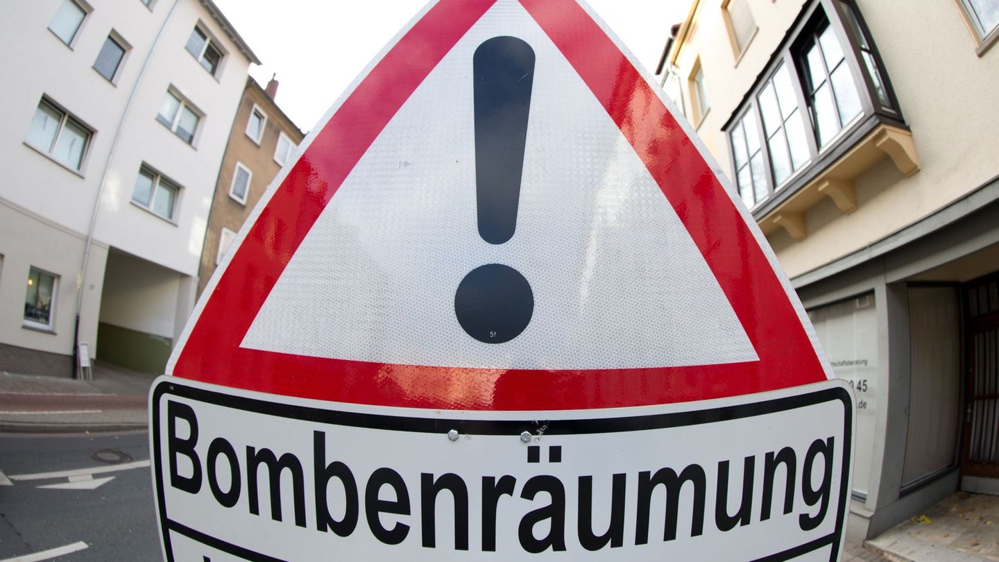 In Pforzheim wird eine Weltkriegsbombe entschärft. (Symbolbild) Foto: Friso Gentsch/dpa