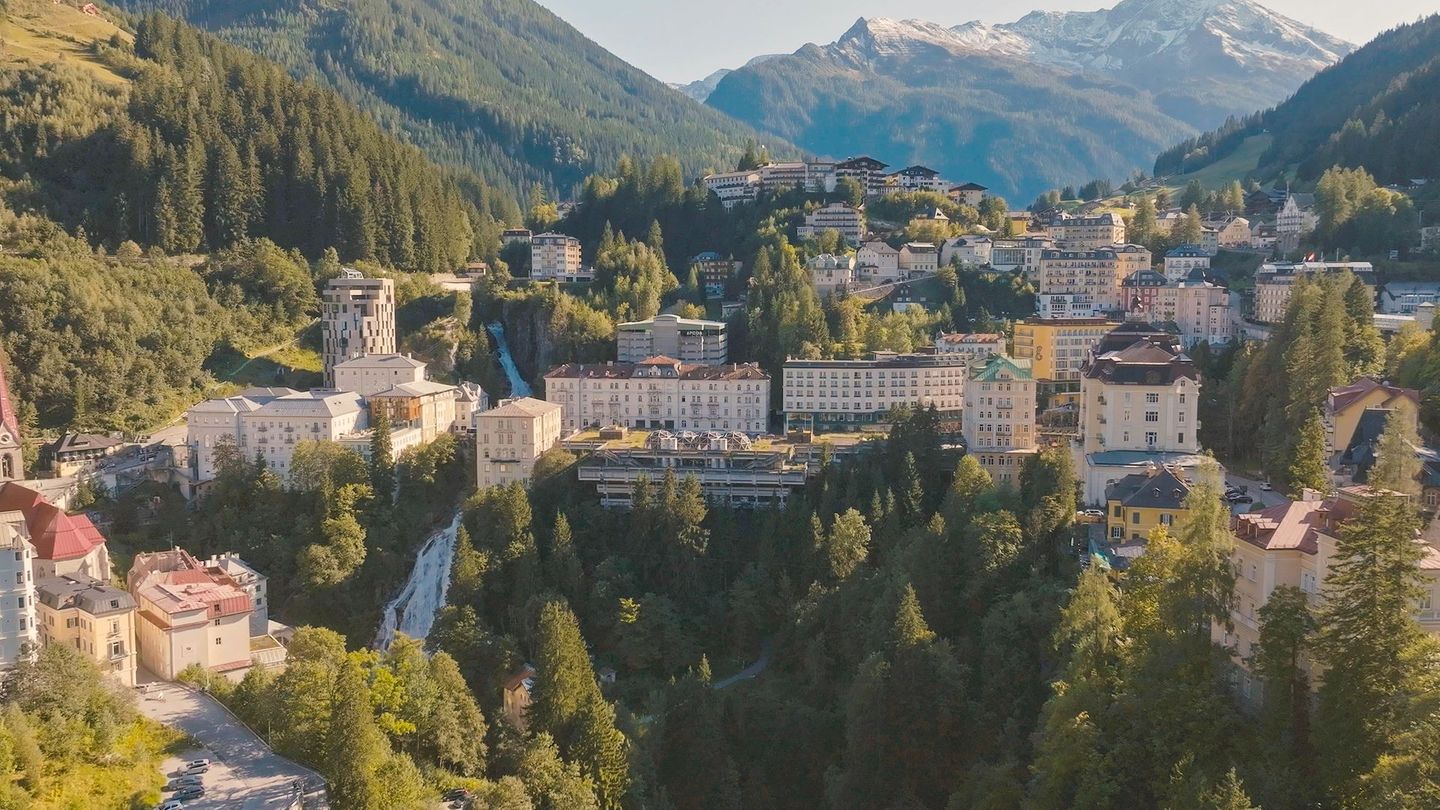 Bad Gastein, die Diva der Alpen: Der Kurort zieht seit Generationen prominente Besucher an, die nach Erholung suchen, sich von der Berglandschaft inspirieren lassen oder den mondänen Rahmen für große Auftritte nutzen.