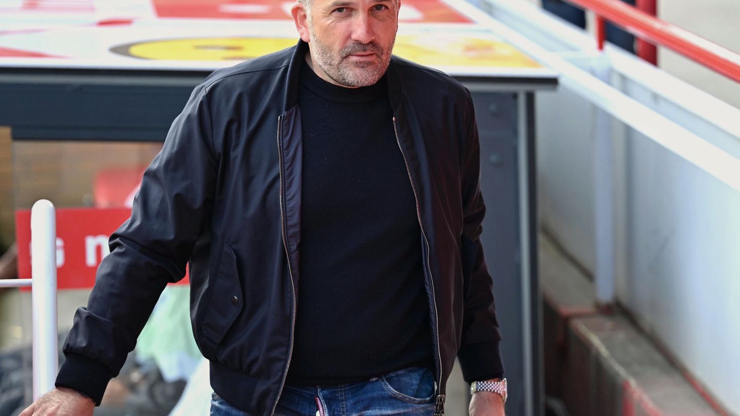 Noch ist unklar, ob Manuel Baum Trainer des FC Augsburg bleibt. Foto: Soeren Stache/dpa dpa/dpa