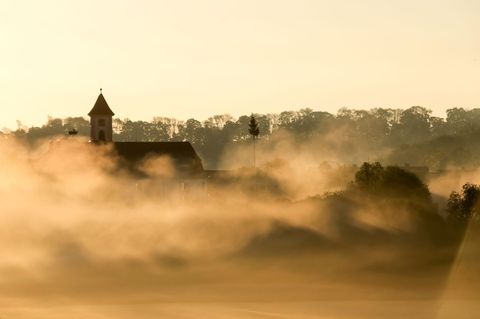Sonne, Nebel, manchmal Regen. Foto: Thomas Warnack/dpa