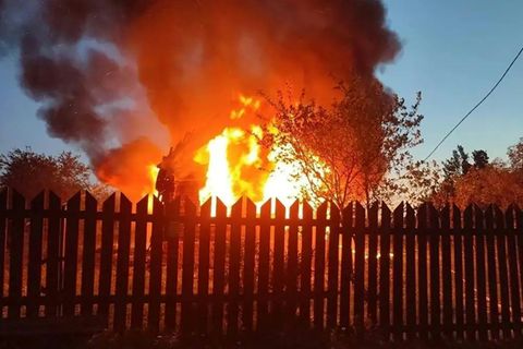 Brennendes Gebäude nach Drohnenangriff in Region Moskau