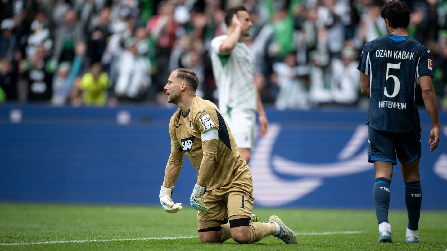 Oliver Baumann hatte einen harten Samstag. Foto: Fabian Strauch/dpa