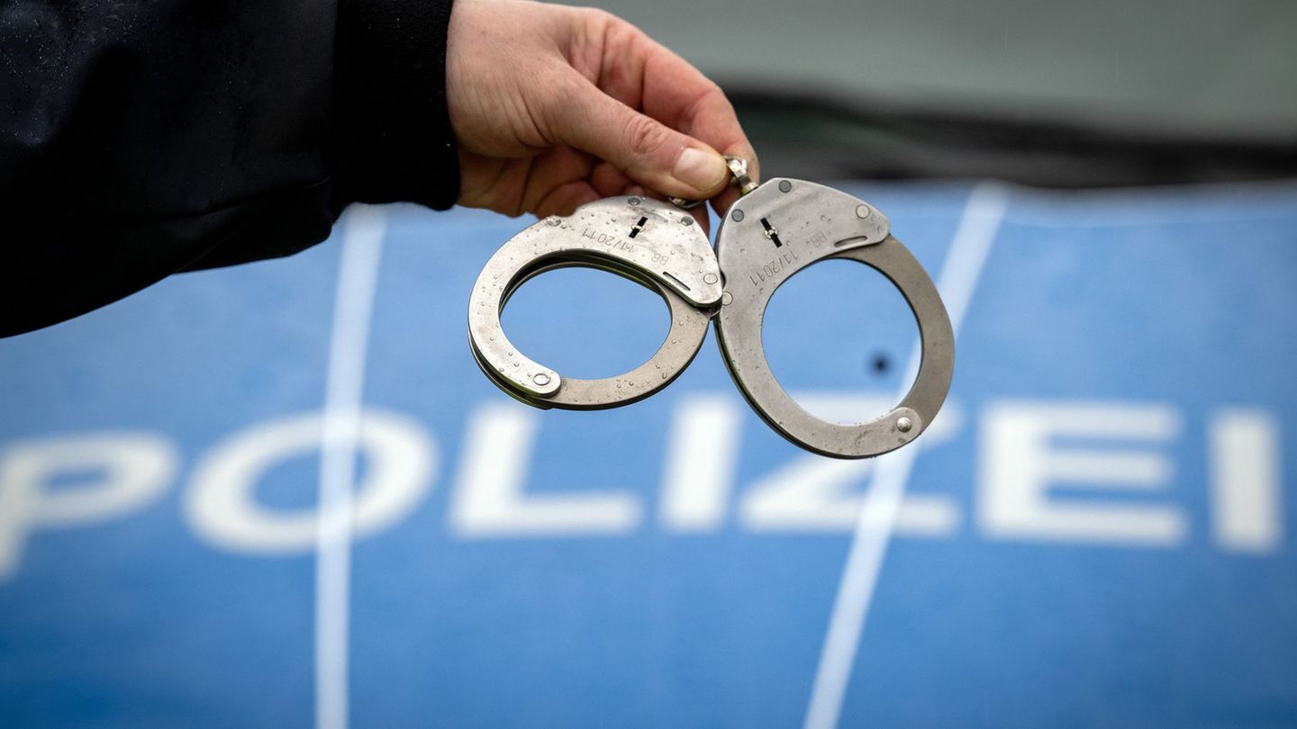 Die Polizei hat den Mann in Untersuchungshaft genommen. (Symbolbild) Foto: Soeren Stache/dpa