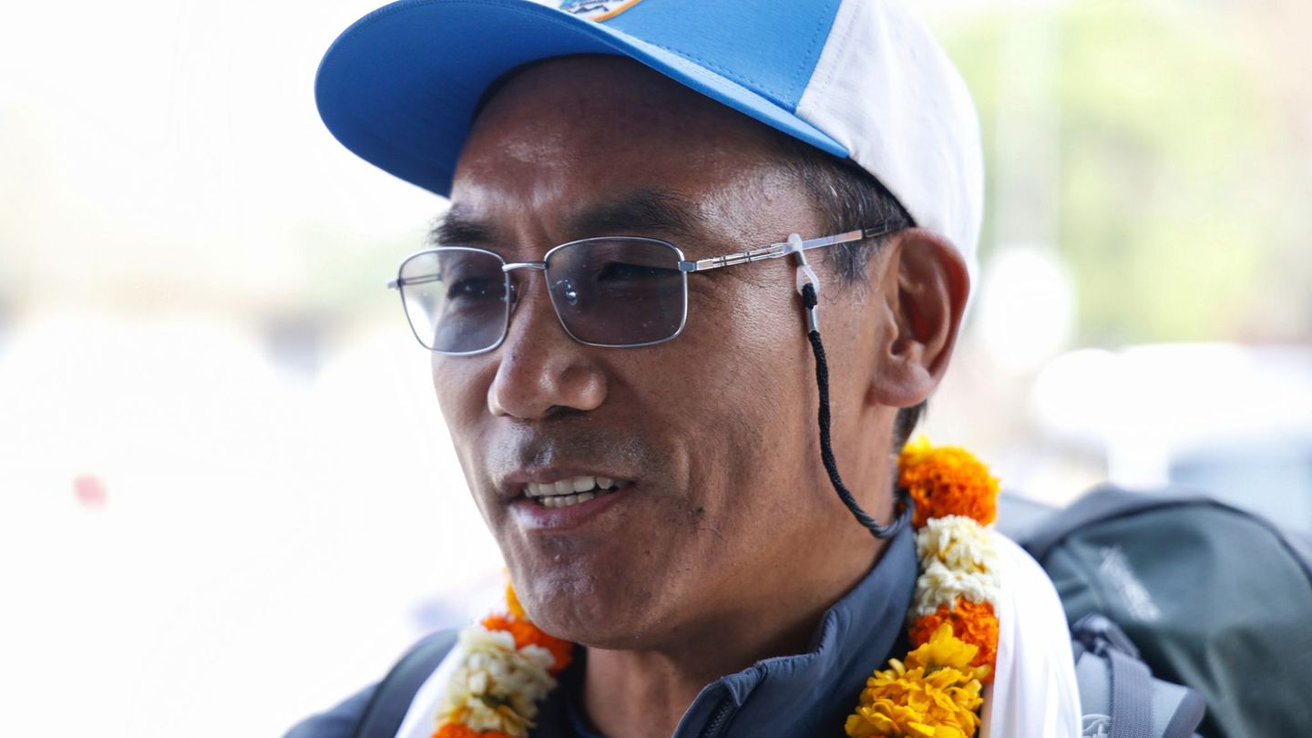 Der bekannte Sherpa-Bergführer Kami Rita. (Archivbild) Foto: Gopen Rai/AP/dpa