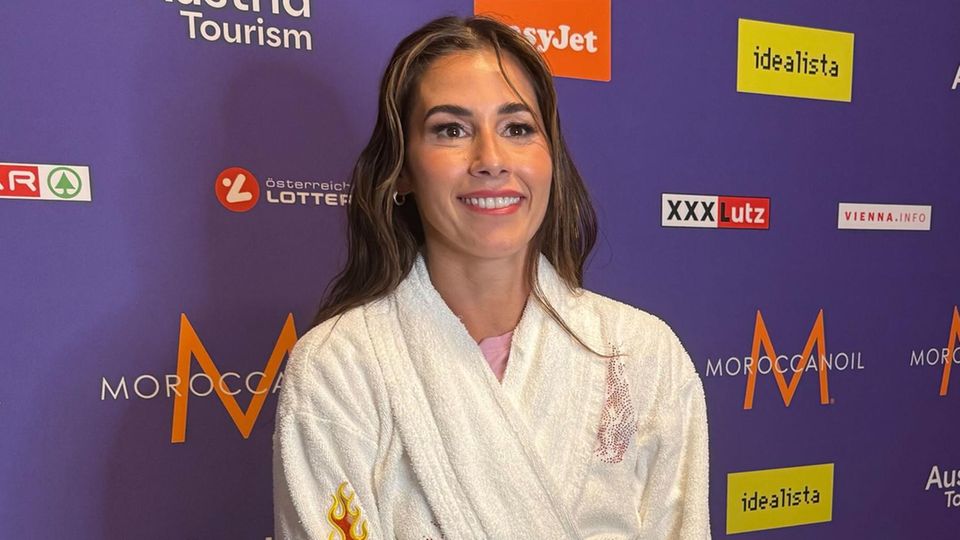 ESC: Sarah Engels