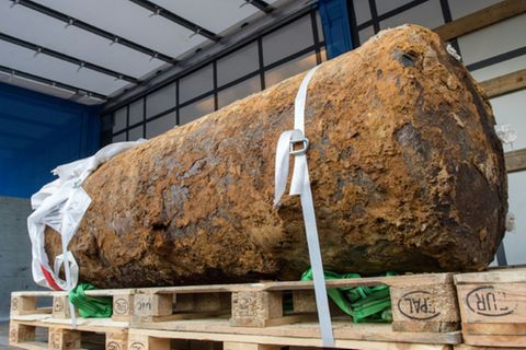 Bombe des Typs HC4000 bei früherer Entschärfung