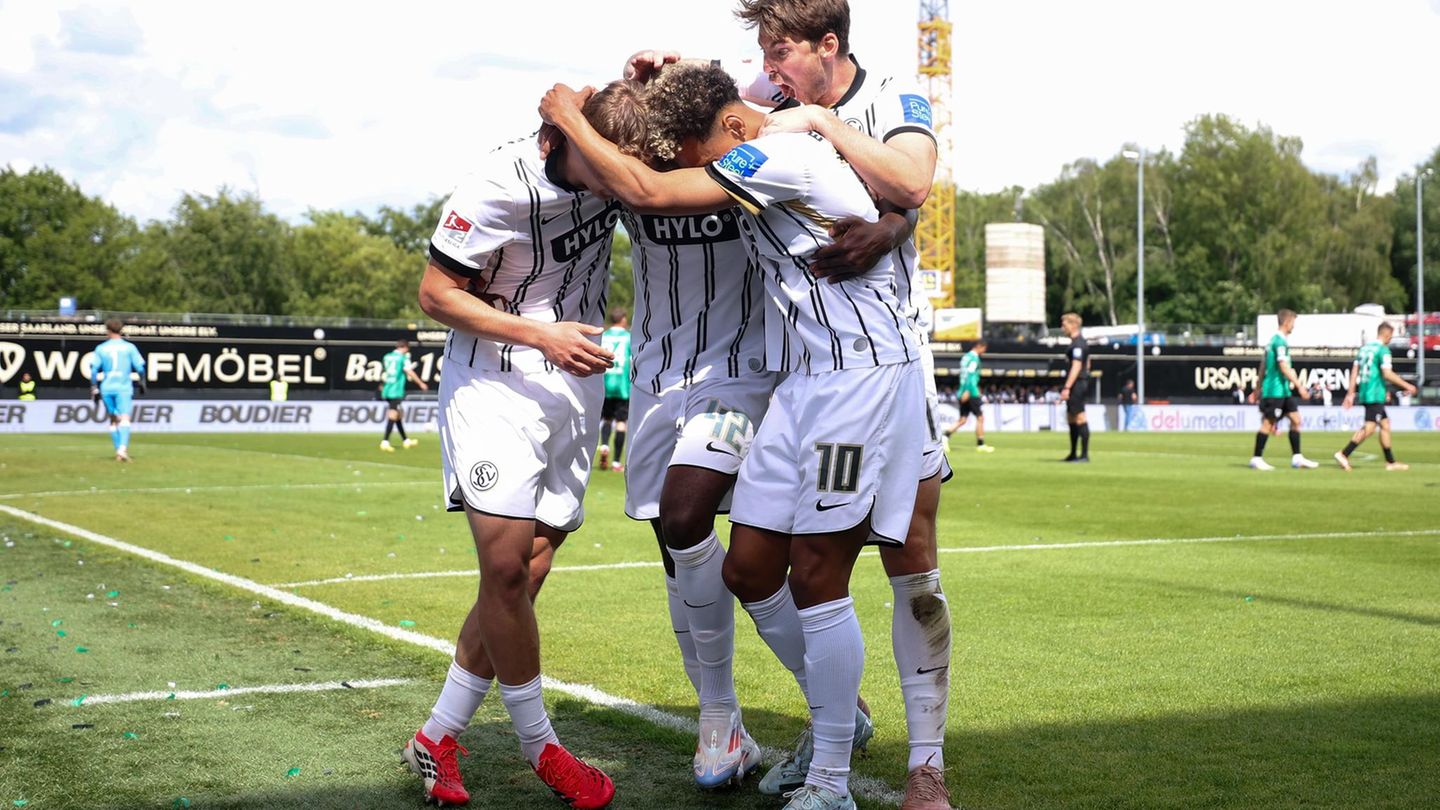 Jubel in Elversberg, die Sportvereinigung machte den Aufstieg in die Bundesliga perfekt