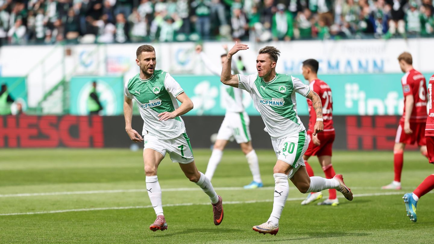 2. Fußball-Bundesliga: Düsseldorf steigt in 3. Liga ab - Relegation für Fürth